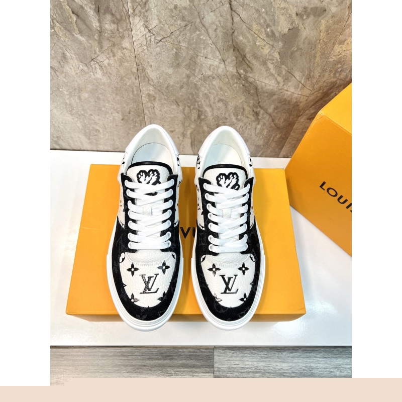 l**is V*t*n sneakers